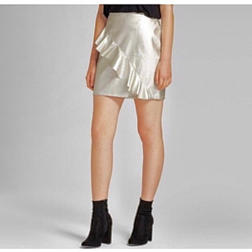 Mossimo Metallic Silver Faux Leather Mini Skirt Ruffle Size 4 small space shiny